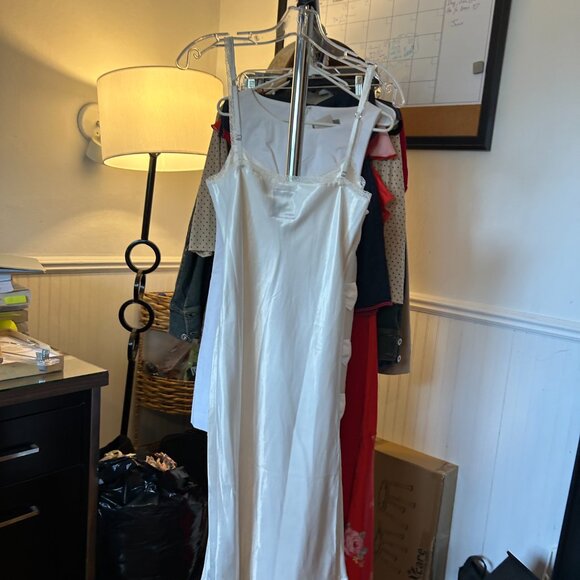 UNIF Cloud Dress - Picture 8 of 8